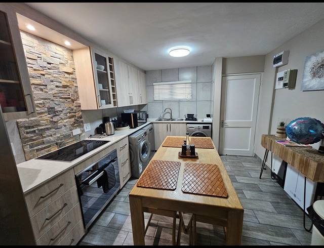 2 BEDROOM APARTMENT FOR SALE IN HARTENBOS CENTRAL